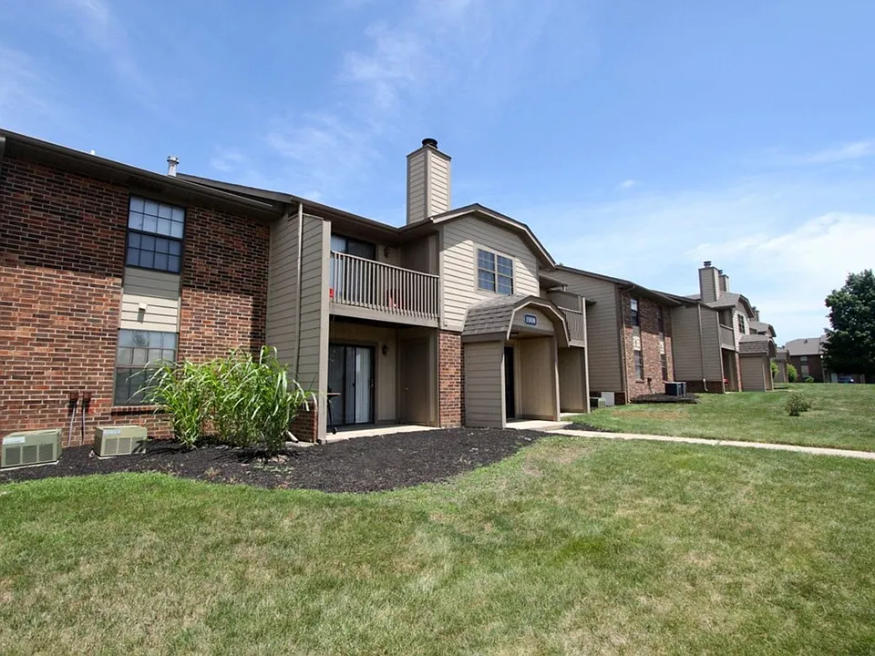 Cross Lakes Apartments