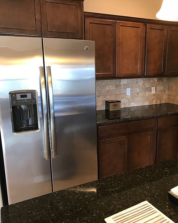 Ice maker/cold water in door