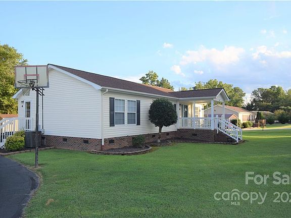 2nd image of 101 Grand Acres Ln