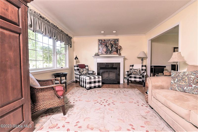4th image of 39 Longmeadow Drive