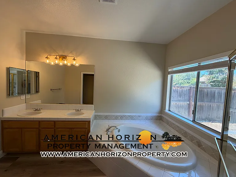 401 Cromwell Ct — Photo 14