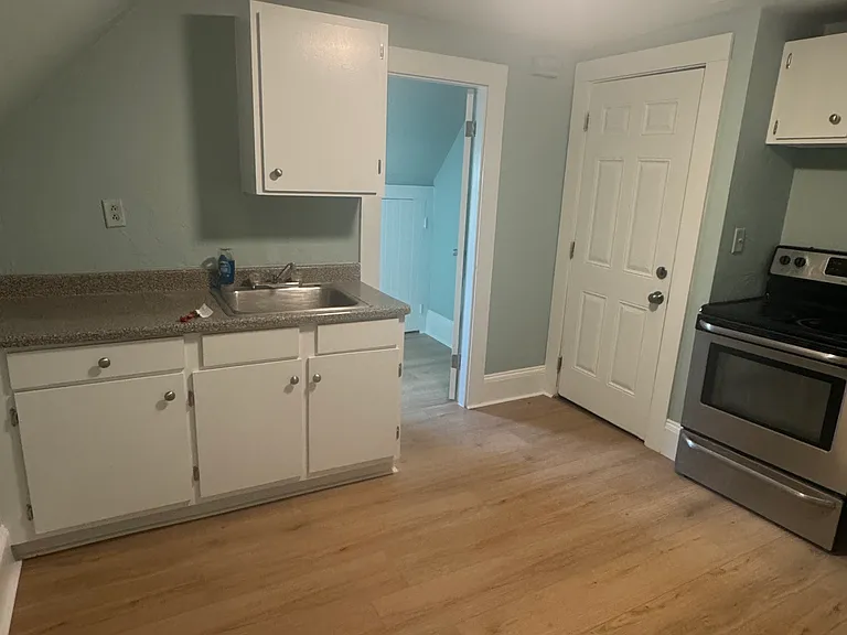 638 N Main St #4 — Photo 1