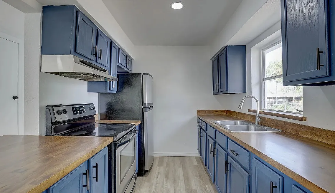 3 bed, 1200 sqft, $1,950 — Photo 4
