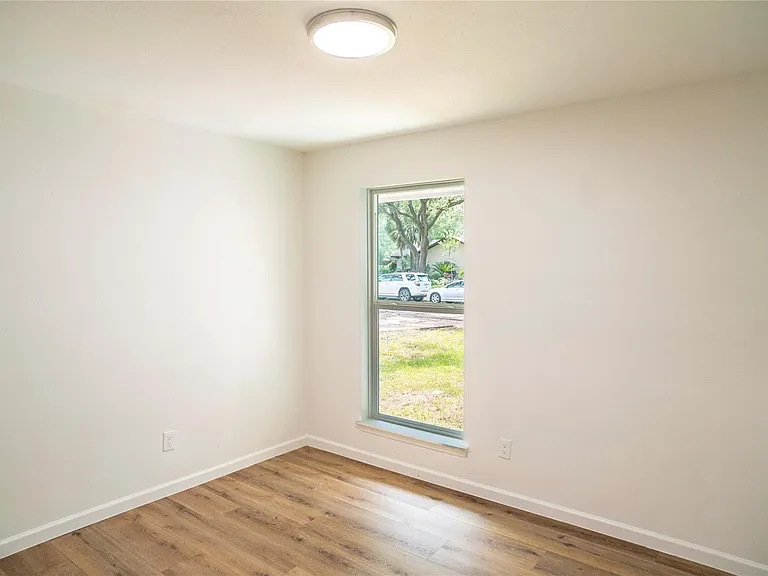 9214 Woodland Oaks Dr — Photo 7