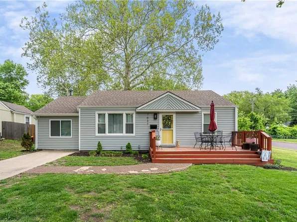 7637 Conser St, Overland Park, KS 66204
