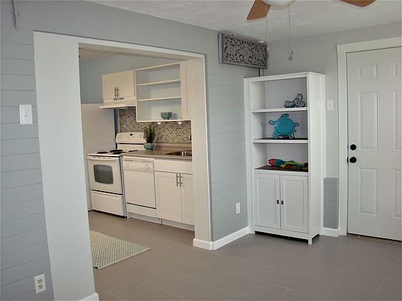 5th image of 48 Seaview Dr