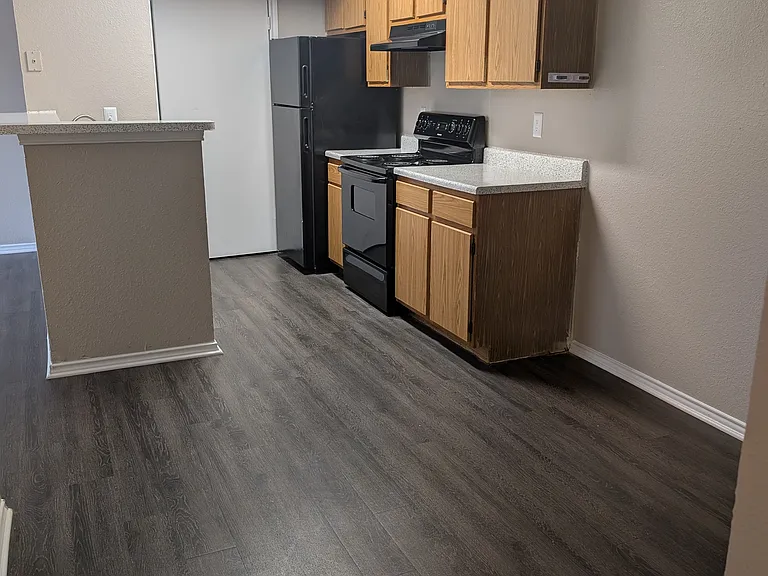 Lakeview Apartments — Photo 28