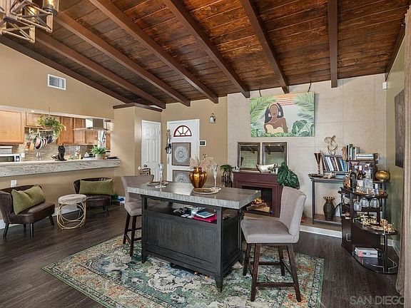 3rd image of 2521 Roseview Pl