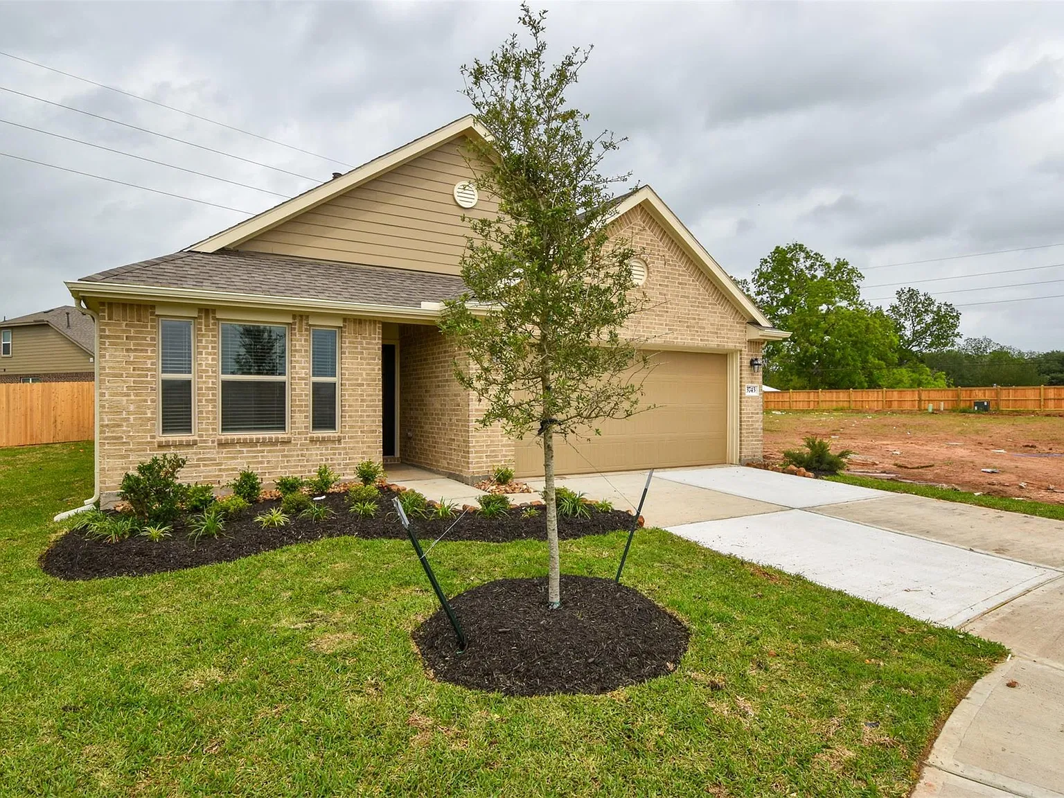 3 bed, 2.0 bath, 1773 sqft, $2,245 — Photo 2