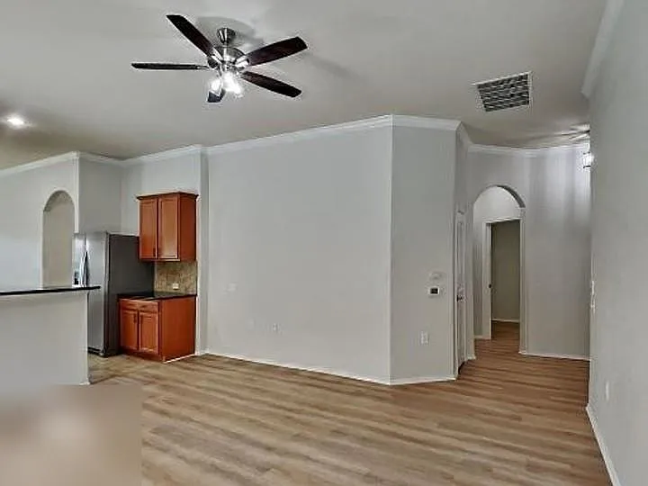 3 bed, 2.0 bath, 1522 sqft, $2,100 — Photo 4