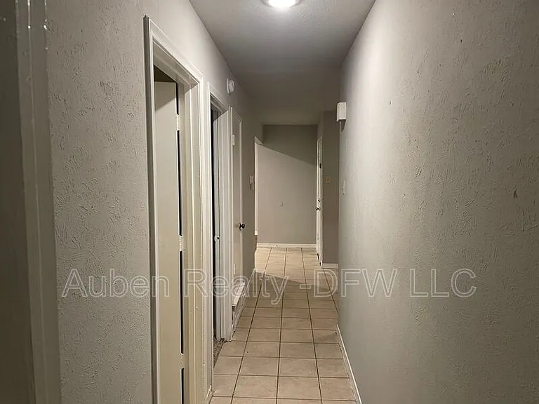 930 Lindy Ct — Photo 8