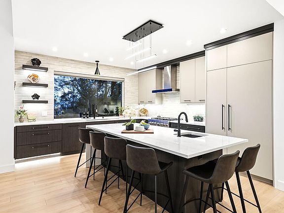 5th image of 7478 High Ridge Cres
