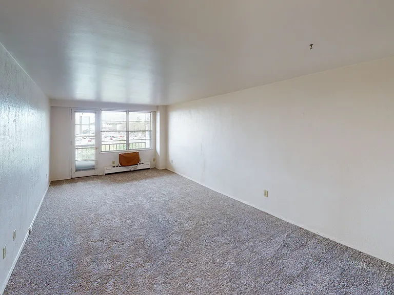 Fountain Place Apartments — Photo 19