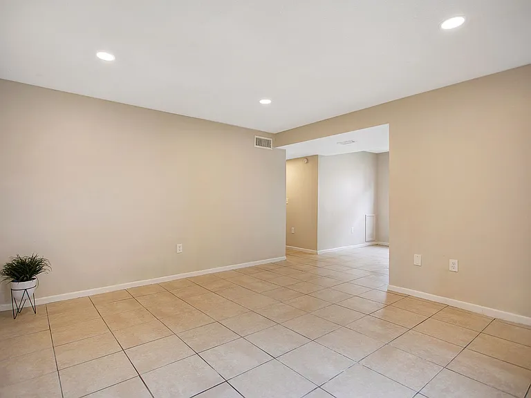 1223 Pamela St — Photo 8