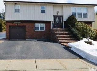 18 Jacob Rd, Plainview, NY 11803