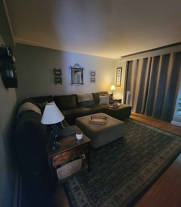 1st image of 323 Putnam St #1