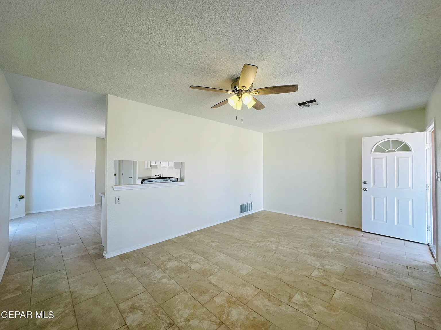 3 bed, 2.0 bath, 1123 sqft, $1,650 — Photo 4