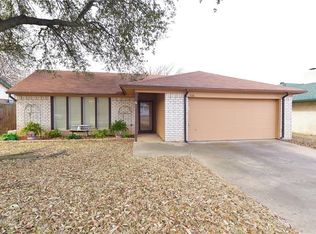 710 Matthews Ct, Arlington, TX 76012