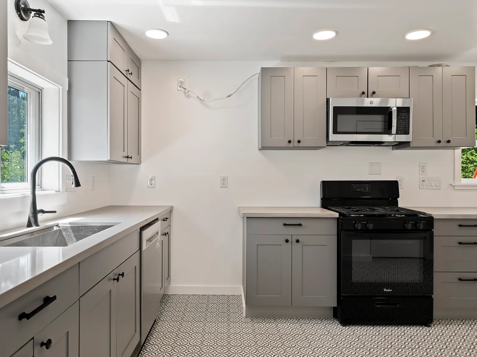 4 bed, 2.5 bath, 2524 sqft, $2,895 — Photo 3