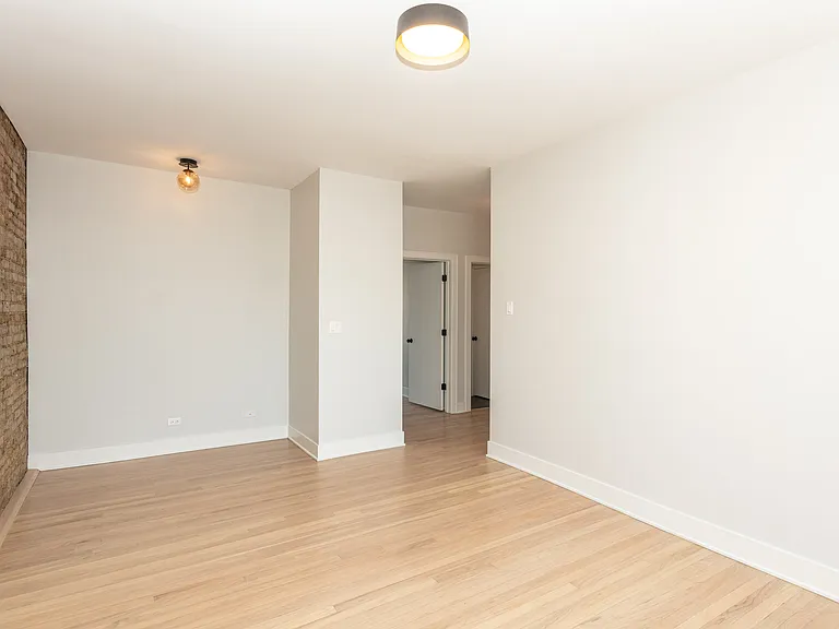 4121 W Belle Plaine Ave #16 — Photo 8