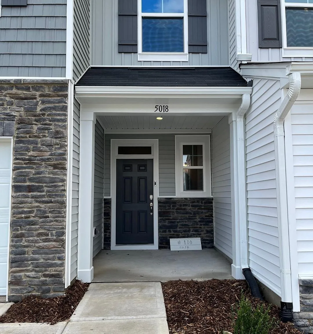 3 bed, 2.5 bath, 1775 sqft, $1,895 — Photo 2