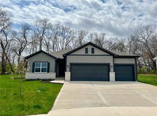 1903 Creek View Ln, Raymore, MO 64083