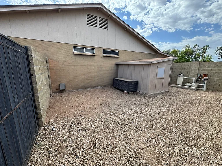3201 W Paradise Ln — Photo 35