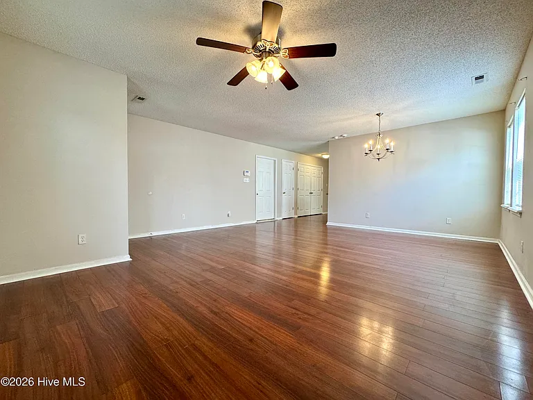 521 Jimmies Creek Dr — Photo 5