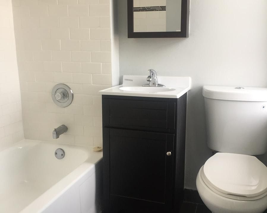2nd image of 4518 N Clarendon Ave #604
