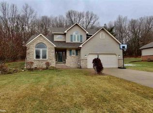 571 Sunrise Dr, Clarkston, MI 48348