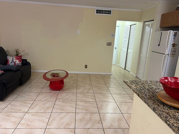 5th image of 1554 N 12th Ct APT 14B
