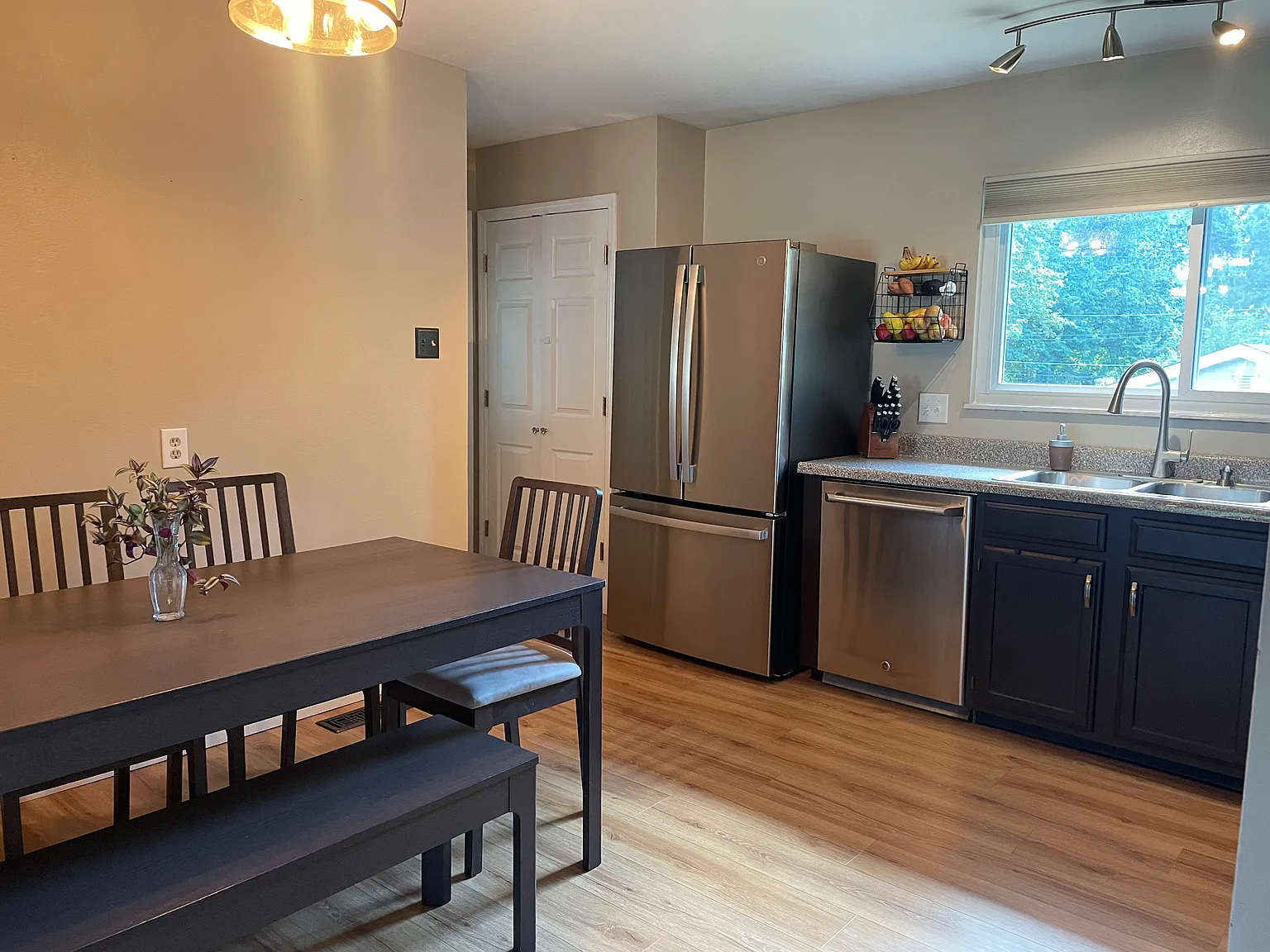 3 bed, 1101 sqft, $2,395 — Photo 4