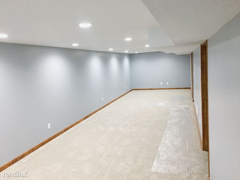 1st image of 8171 Lake Dr