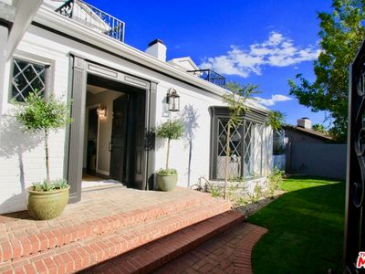 2458 Creston Way, Los Angeles, CA, 90068