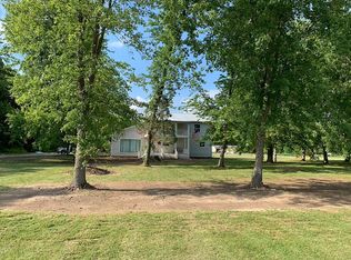 1655 E 600th Rd, Casey, IL 62420