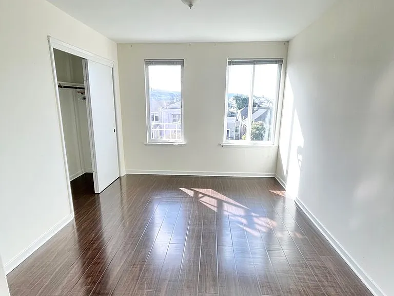 122 (725 Monterey) — Photo 8