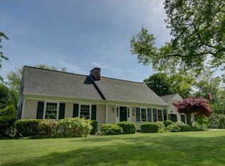 1 Quincy Adams Rd, Barrington, RI 02806