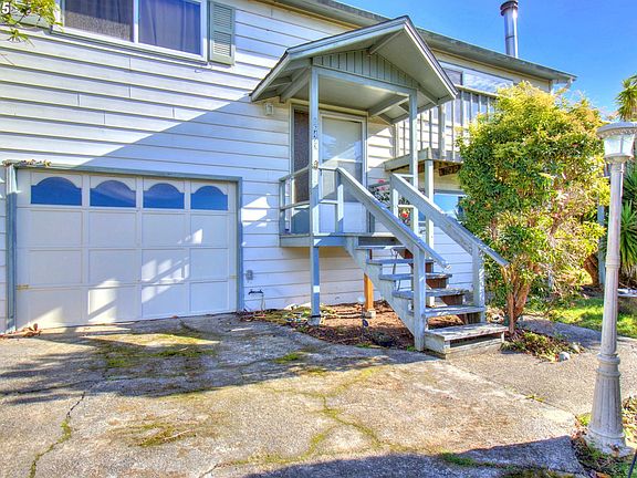 3rd image of 16493 Lovell Ln