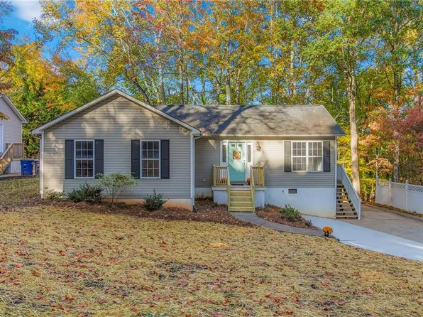 110 Stonebridge Dr, Winston Salem, NC 27104