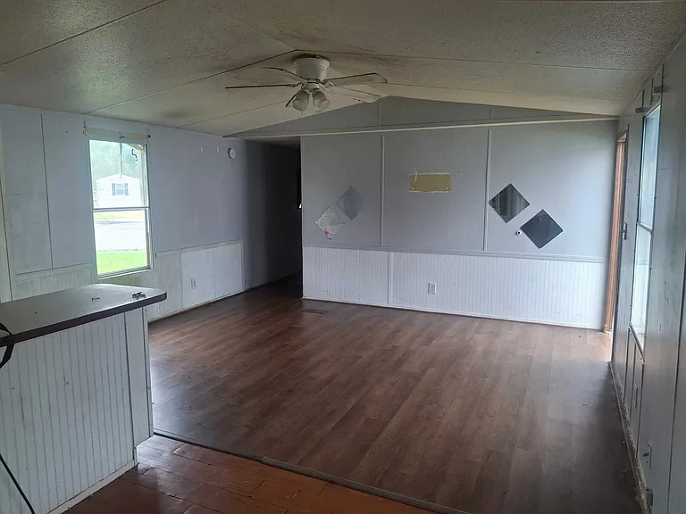Oak Creek Estates MHC — Photo 6