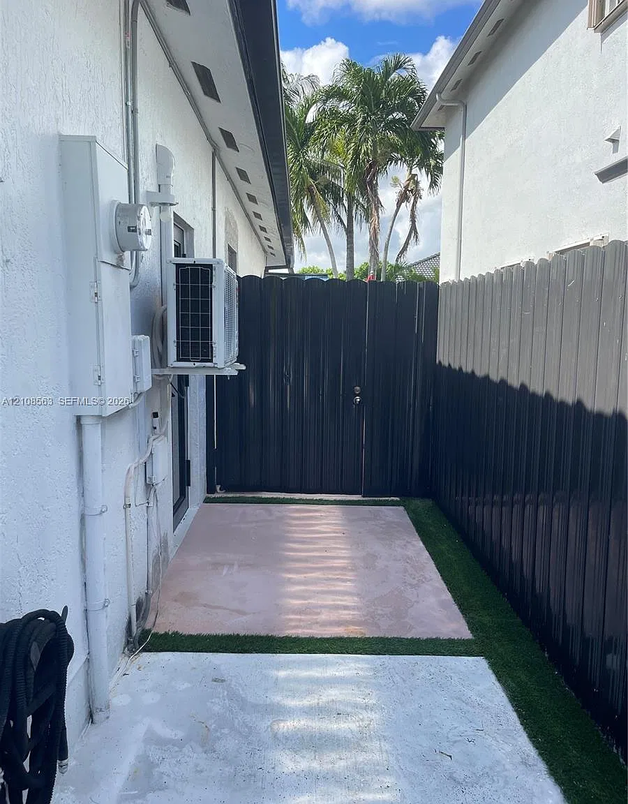 Roseway Sub — Photo 2