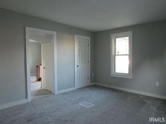 5th image of 825 Camden St
