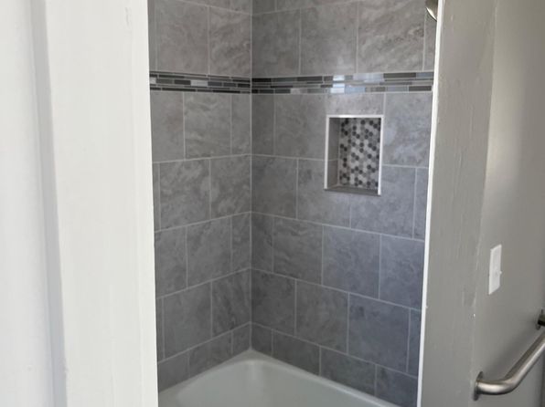 1211 N Burlington Ave