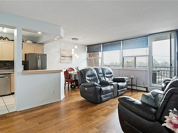 5th image of 293 Mohawk Rd E #501