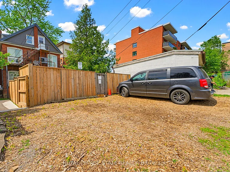 25 Strathcona Ave S #1 — Photo 19