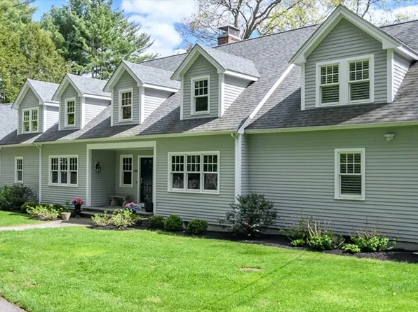 1098 Webster St, Needham, MA 02492