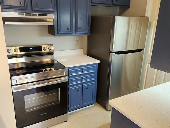 New quartz counters and stainless appliances