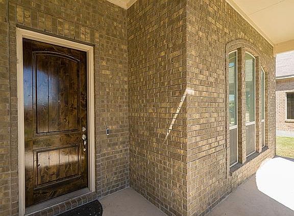 3rd image of 1821 Chimney Dr