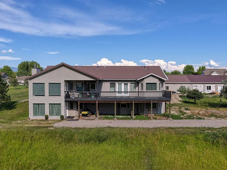 74 Stillwater Rd — Photo 3