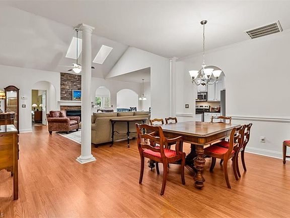 5th image of 826 Sydney Shores Ct